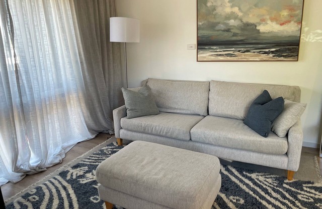Cosy pad close to airport