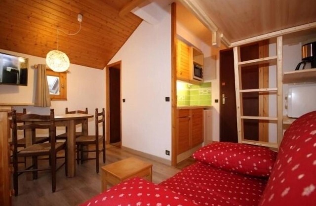 Cosy Renovated Studio for 2 at Les Saisies, 100m from Slopes & Shops