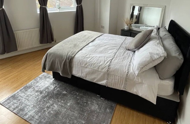 Cosy & Sleek 1BD Flat - Mile End