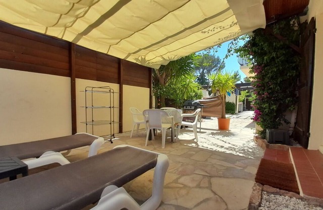 Cosy studio+shared private heated pool