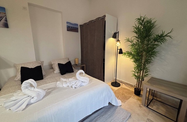 Cosy studio, terrace, near the sea and tramway