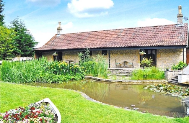 Cosy studio with open fire, perfectly located for visiting Bristol and Bath