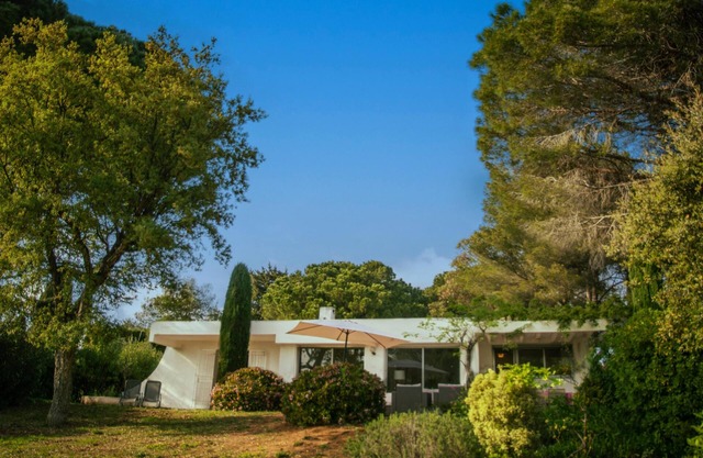 Cosy villa with sea view, 350 m from the beach
