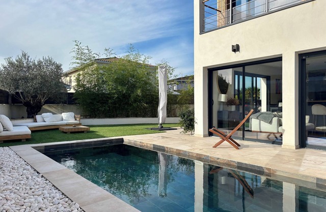 Cosy villa with pool