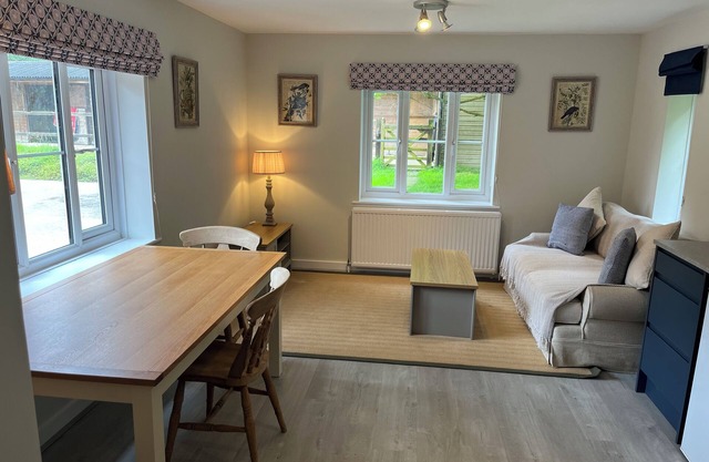 Cosy & well located cottage in beautiful countryside. Pet friendly.