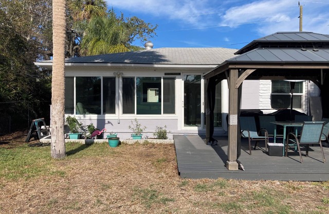 Cotee River Waterfront - .5 miles from New Port Richey Center