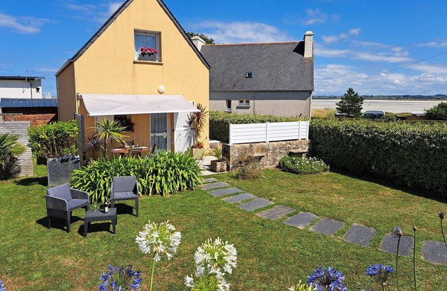 Cottage in Plouneour-Trez with Sea View