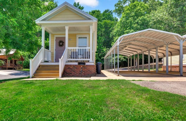 Cottage #1 Fisherman's Landing/1-Bed Fishing Cottage w/Covered Boat Shelter"