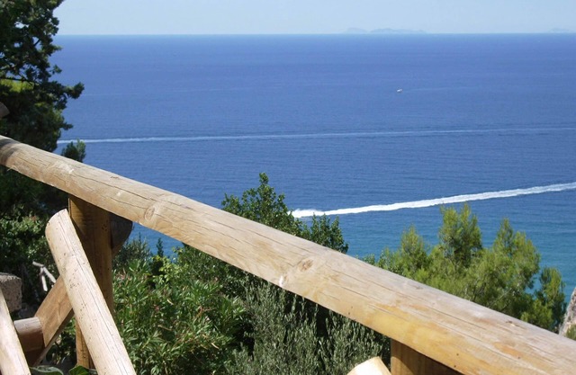 Cottage at Peak by the Sea with Private Parking Space