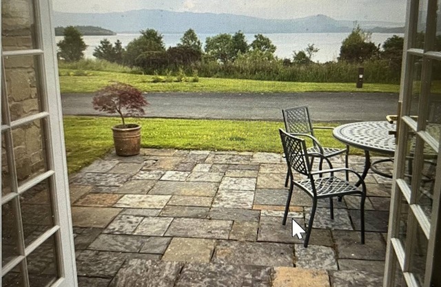 Cottage by Loch Lomond shore with luxury spar