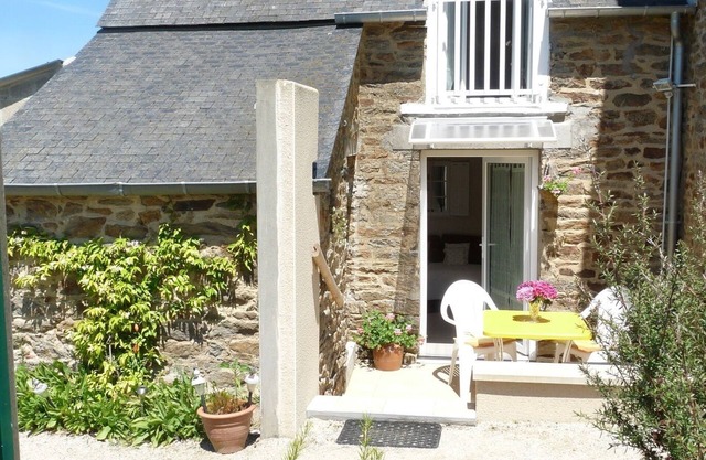Cottage 2 persons 10 minutes Rance