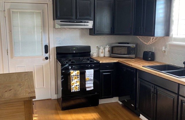 Cottage home 20 mins from NOLA French Quartern