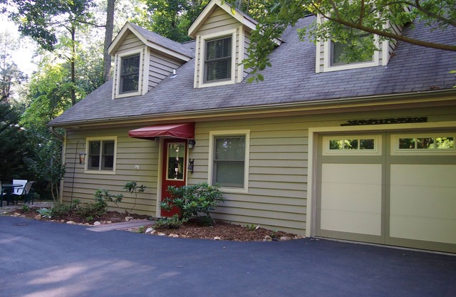Cottage in the Shade, Private and Convenient