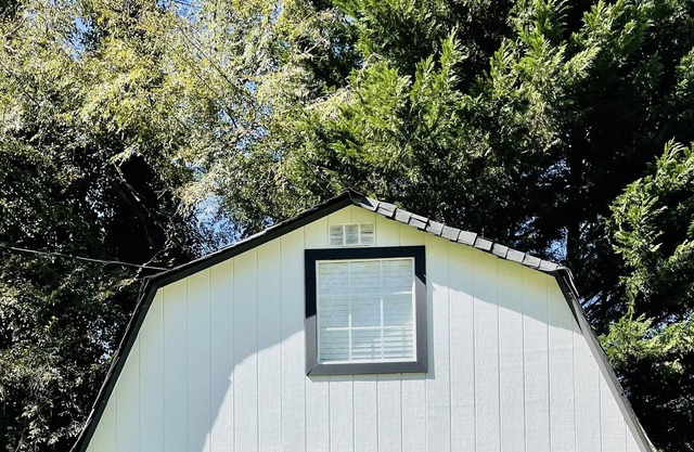 Cottage on Lake Allatoona with private dock!