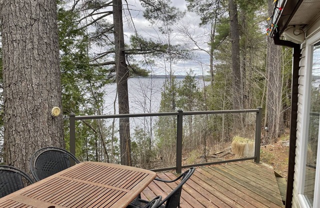 Cottage on Lake Mazinaw