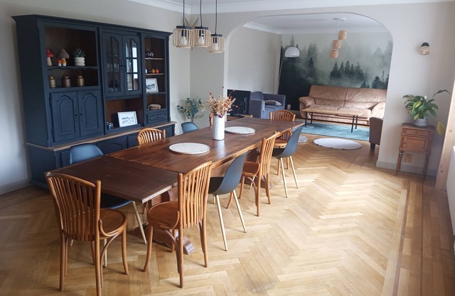 Cottage under the chestnut tree. House with terrace and pond in a quiet setting.