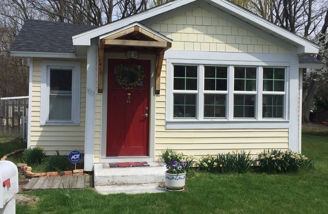 Cottage With Studio Steps From Downtown New Buffalo And Beach