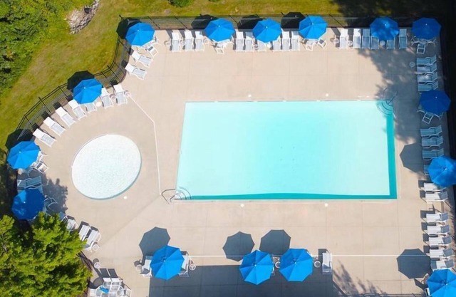 Cottages at Summer Village, fully furnished cottage, Wi-fi, heated pools, hot tub