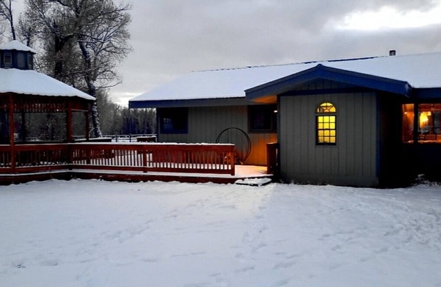 Country Home located on 20 Acres