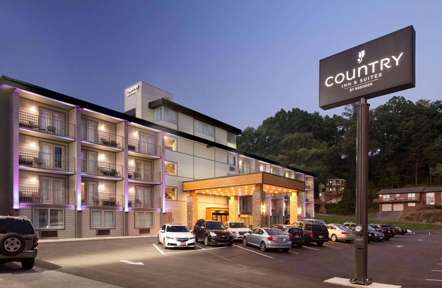Country Inn & Suites by Radisson, Gatlinburg, TN