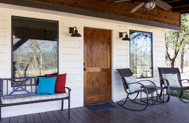 Country Retreat near Dallas: fishing, firepit, fireplace, fall dates available