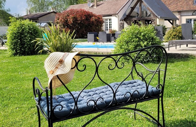 Countryside Retreat with Pool, Spa, Near Chartres – Sleeps 12