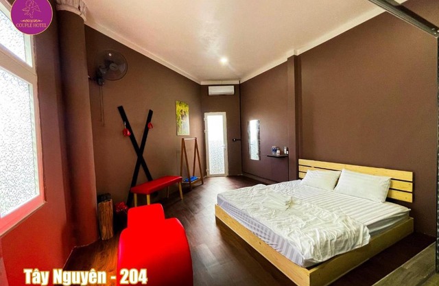 COUPLE HOTEL - KHACH SAN TINH YEU