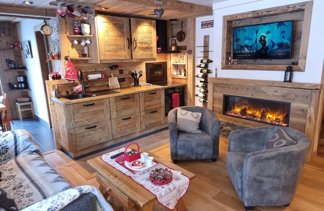COURCHEVEL Ski in, ski out, cosy & comfortable village center 3*, France