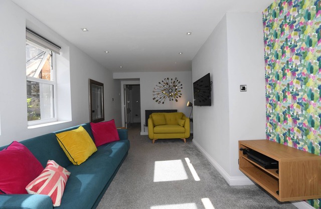 Courtyard Mews - 2 En-suite Super-king Bedrooms - Courtyard Garden - Harrogate