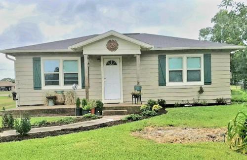 Cowboy Cottage, Country Charm
