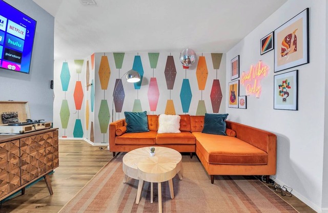 Cowboy Pool Bliss, 2BR/2BA Retro Vibes, King Beds
