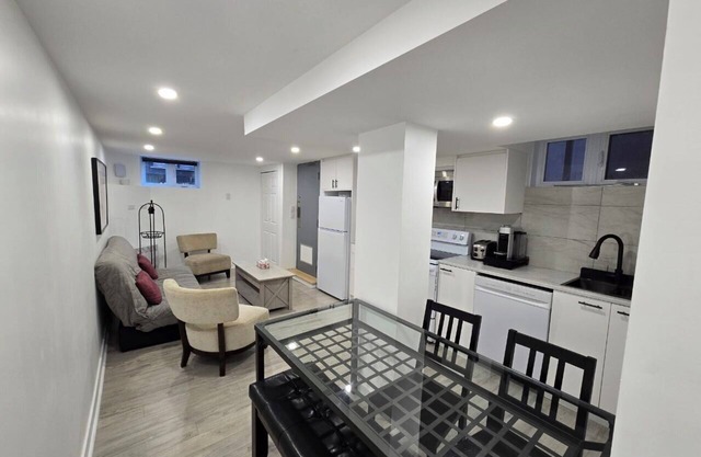 Cozy 1 Bedroom Apartment near Down-town Montreal