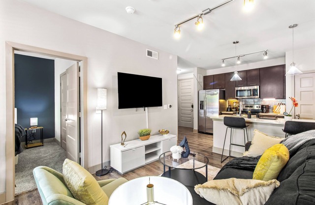 Cozy 1-bedroom apartment in Austin with Free Wi-Fi, fitness room, Pool, Parking