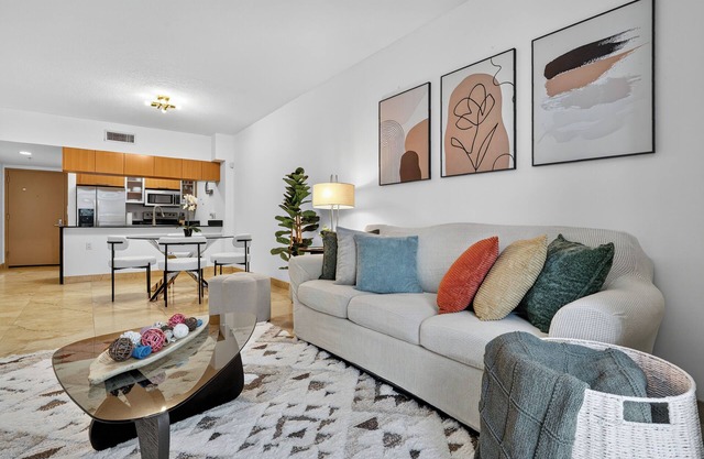 Cozy 1-bedroom Apartment with Stunning Bay View in Miami