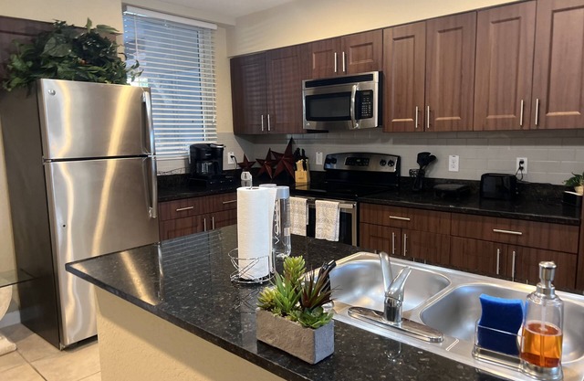 Cozy 1-bedroom apartment in delightful West Palm Beach with WiFi, fitness room