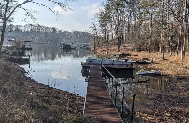Cozy 1 BR/1BA apartment steps from Lake Hartwell.