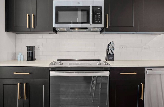 Cozy 1BD – Walk to Whole Foods Midtown