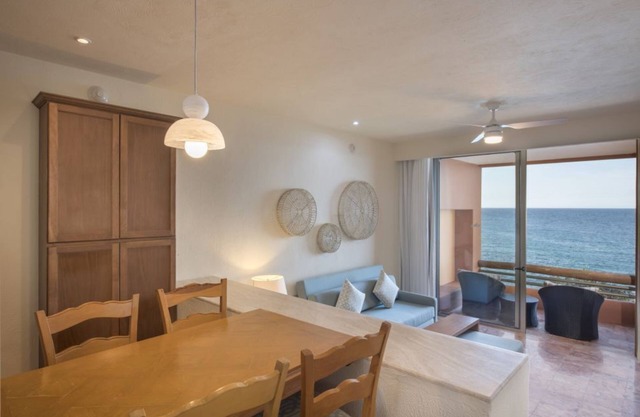 Cozy 1BR Condo Close to the Beach