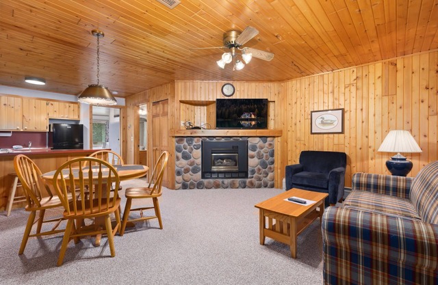 Cozy 1BR Condo w/Balcony & Fireplace