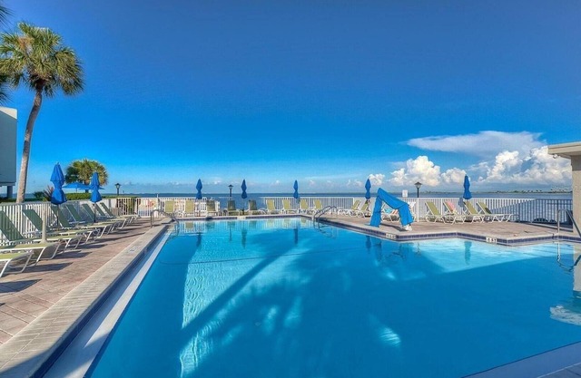 Cozy 1BR Condo w/Pool & Private Beachy Area