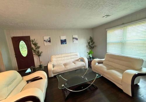 Cozy 1x1 Retro Escape - East Htx