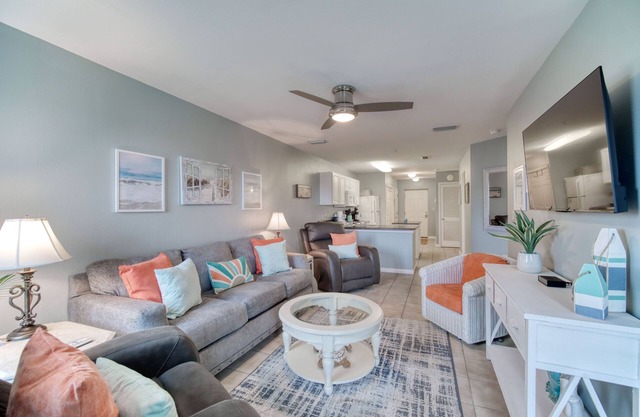 Cozy 2/2 Sleeps 5. Welcome to Grand Caribbean 117