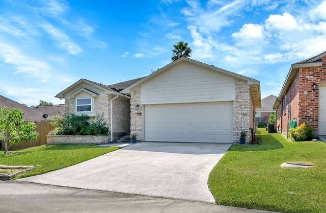 Cozy 2 Bdrm Home in Quiet NBHD + Pets Allowed
