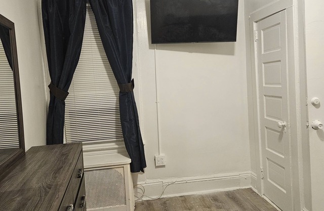 Cozy 2 bedroom apartment in a two-family house vert private in Bronx