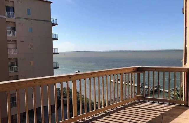 Cozy 2-bedroom condo with WiFi, AC in charming S. Padre Island, Tx.