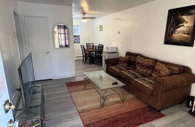 Cozy 2BD House unit 2 Med district