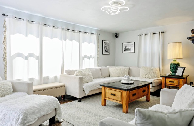 Cozy 2BR Home with Fireplace! — 3 min from Downtown — Pet Friendly!