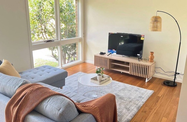 Cozy 2BR Unit Near Beach and Shops in Mentone