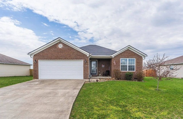 Cozy 3-bedroom 2-bath house with AC in Berea