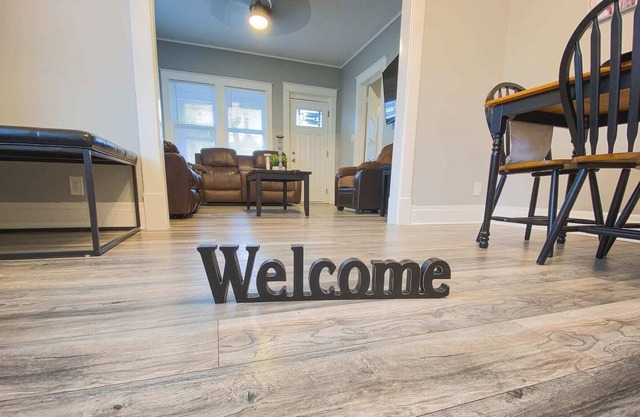 Cozy 3 bedroom Minutes From Falls & Casino on US side.